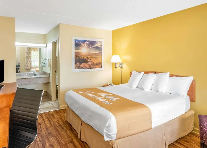 Days Inn By Wyndham Clarksville Tn